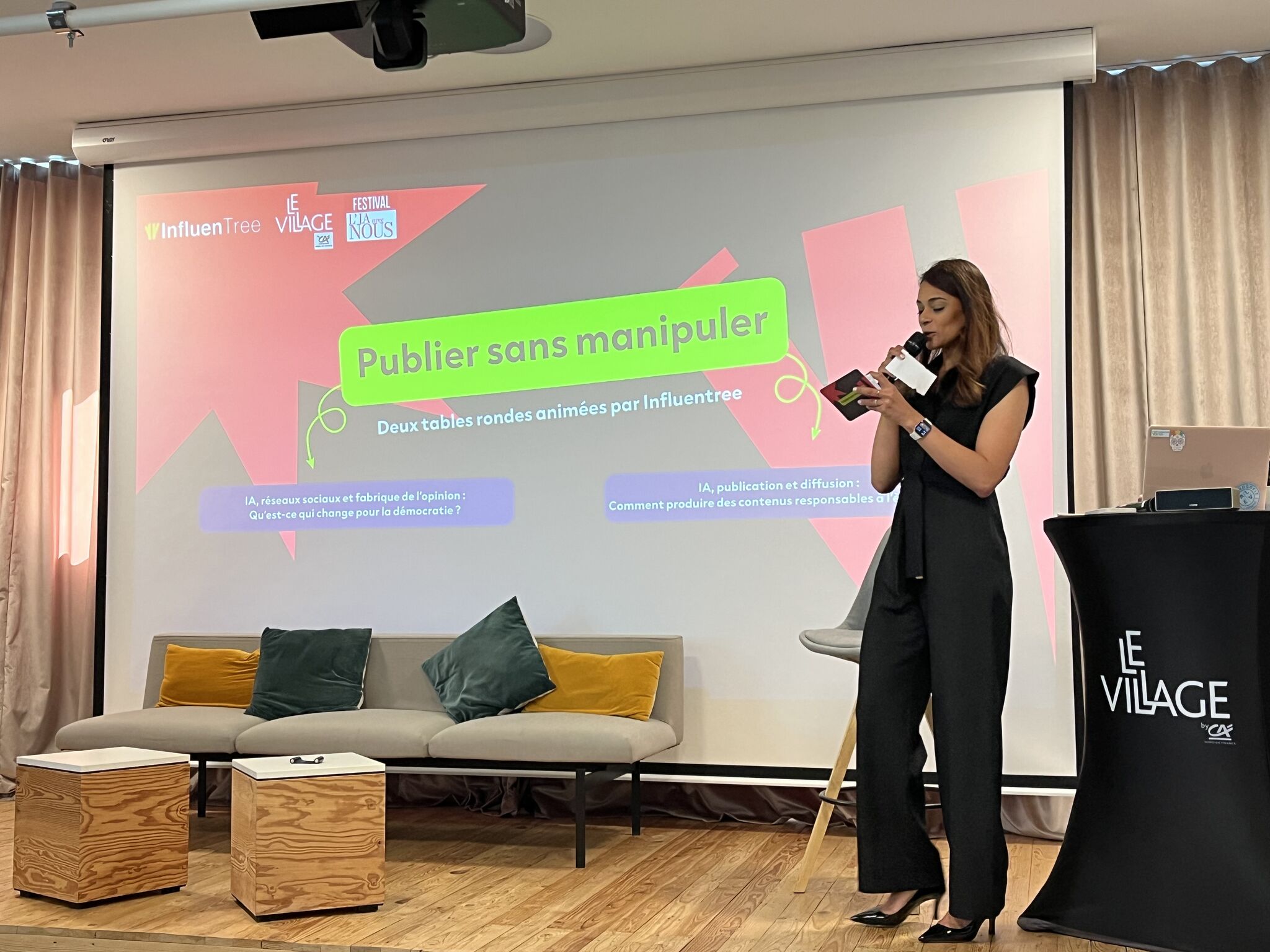 Anaïs Veerapatren hosting the “Publish without manipulating” round tables at the AI Festival